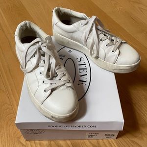 Steve Madden Bertie Sneaker in White